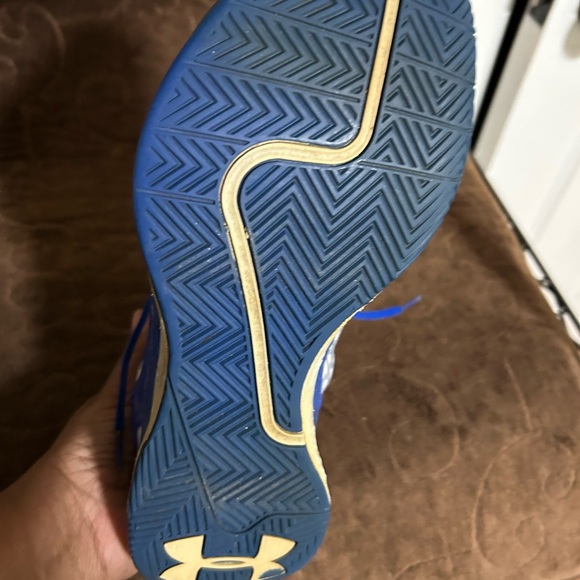 Under Armour clutch fit high top basketball shoe - Picture 3 of 4